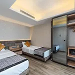 Elite Luxury & אלאניה
